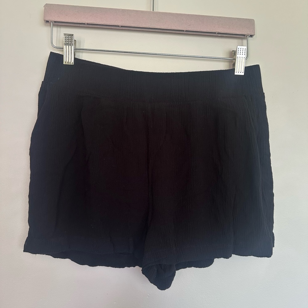 Abound Black Crinkle Flowy Shorts - Size‎ M